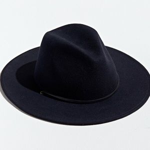 NWT UO wide brim desert hat in black